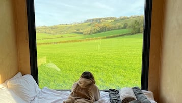 1 bedroom, desk, bed sheets