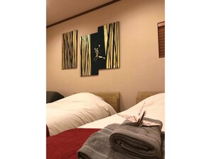 2 habitaciones, escritorio, tabla de planchar con plancha y wifi gratis