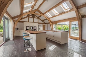 6 عدّة غرف نوم وبديكورات فريدة لكل غرفة وطراز فريد لكل وحدة