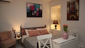 1 Schlafzimmer, Zimmersafe, Schreibtisch, Bügeleisen/Bügelbrett