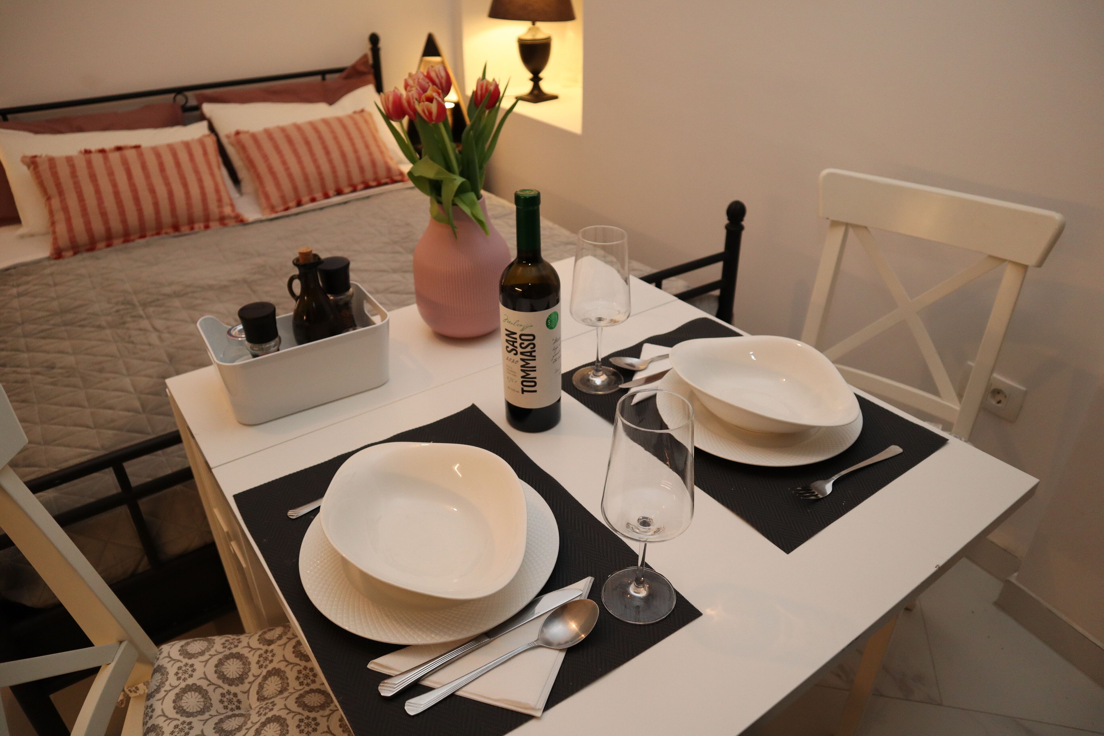 1 Schlafzimmer, Zimmersafe, Schreibtisch, Bügeleisen/Bügelbrett