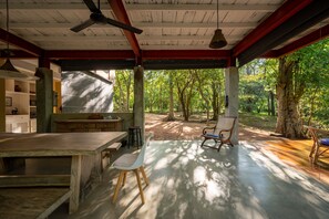 屋外ダイニングエリア