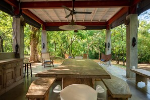 屋外ダイニングエリア