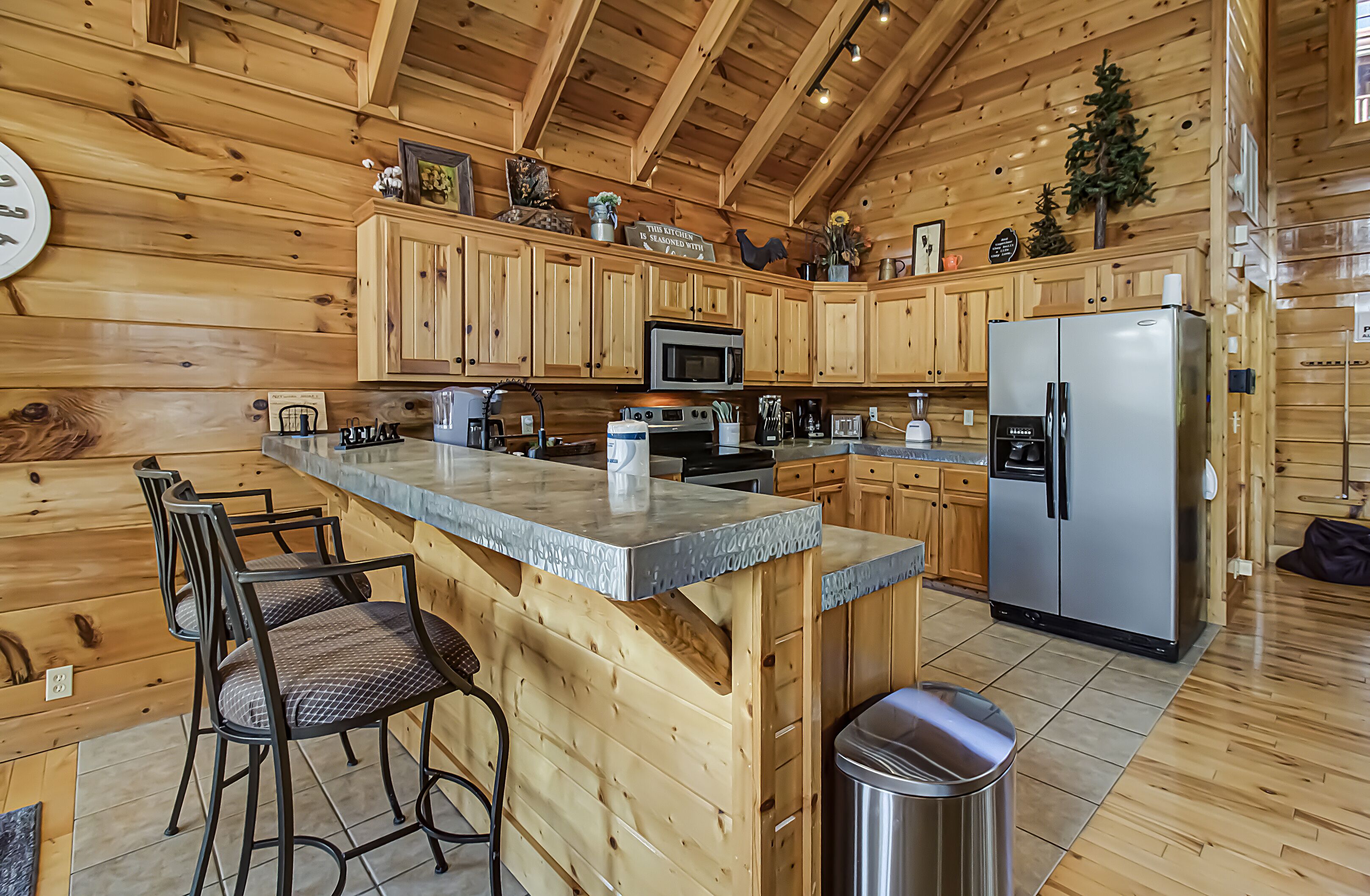 New2BR Cabin within 5 Miles of Pigeon Forge w/ WIFI Pool Access Views & more