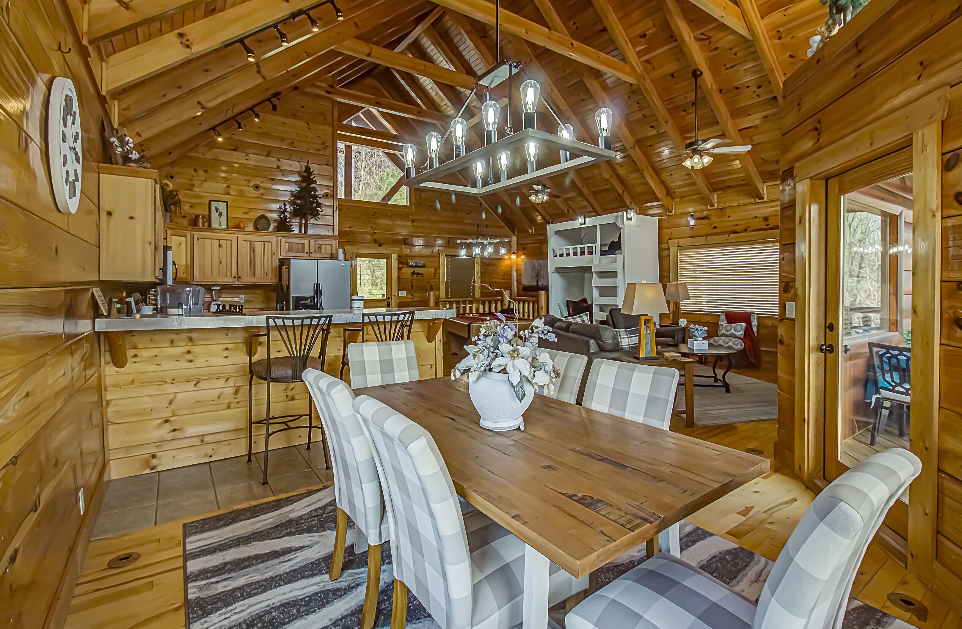 New2BR Cabin within 5 Miles of Pigeon Forge w/ WIFI Pool Access Views & more