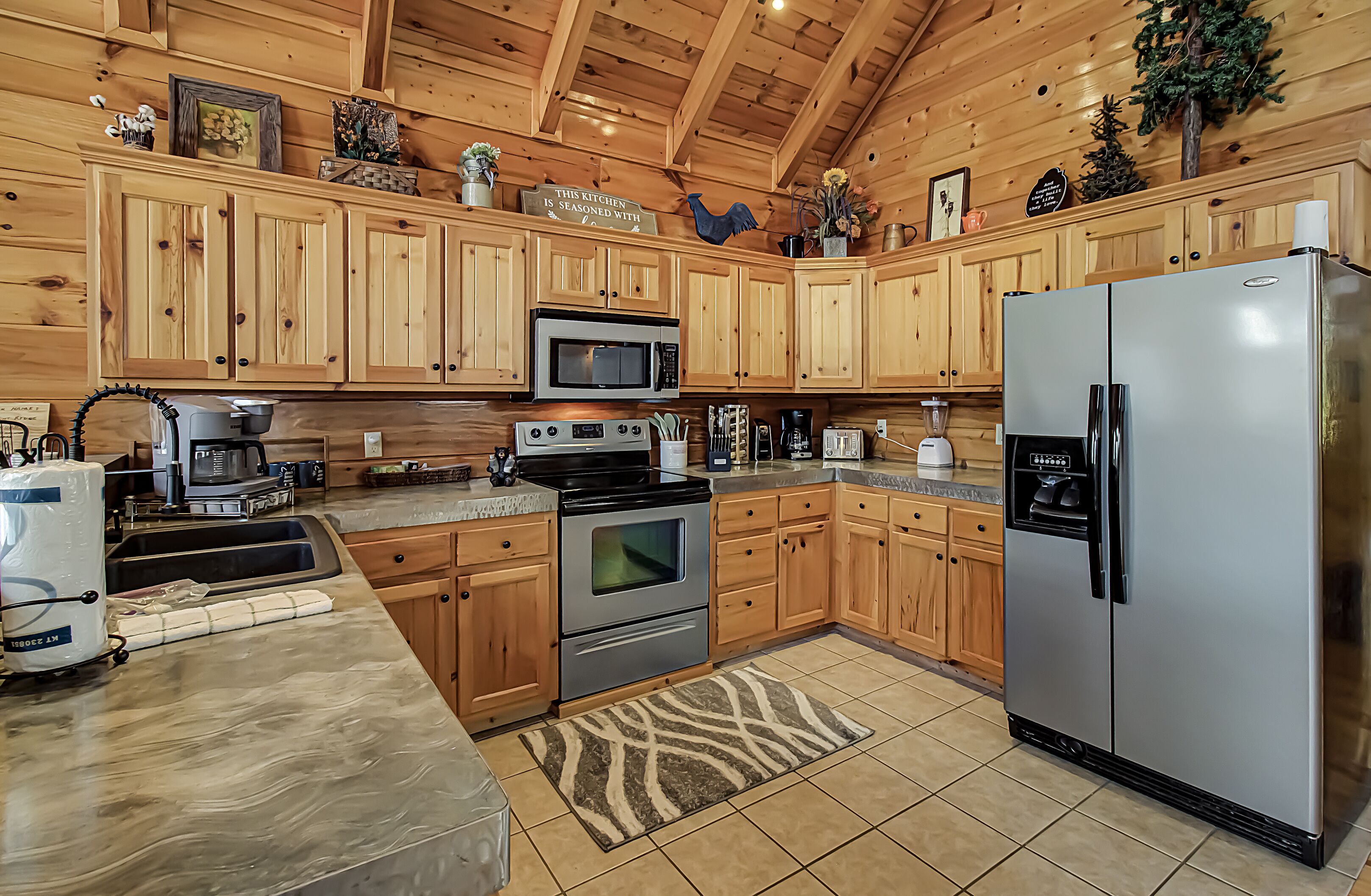 New2BR Cabin within 5 Miles of Pigeon Forge w/ WIFI Pool Access Views & more