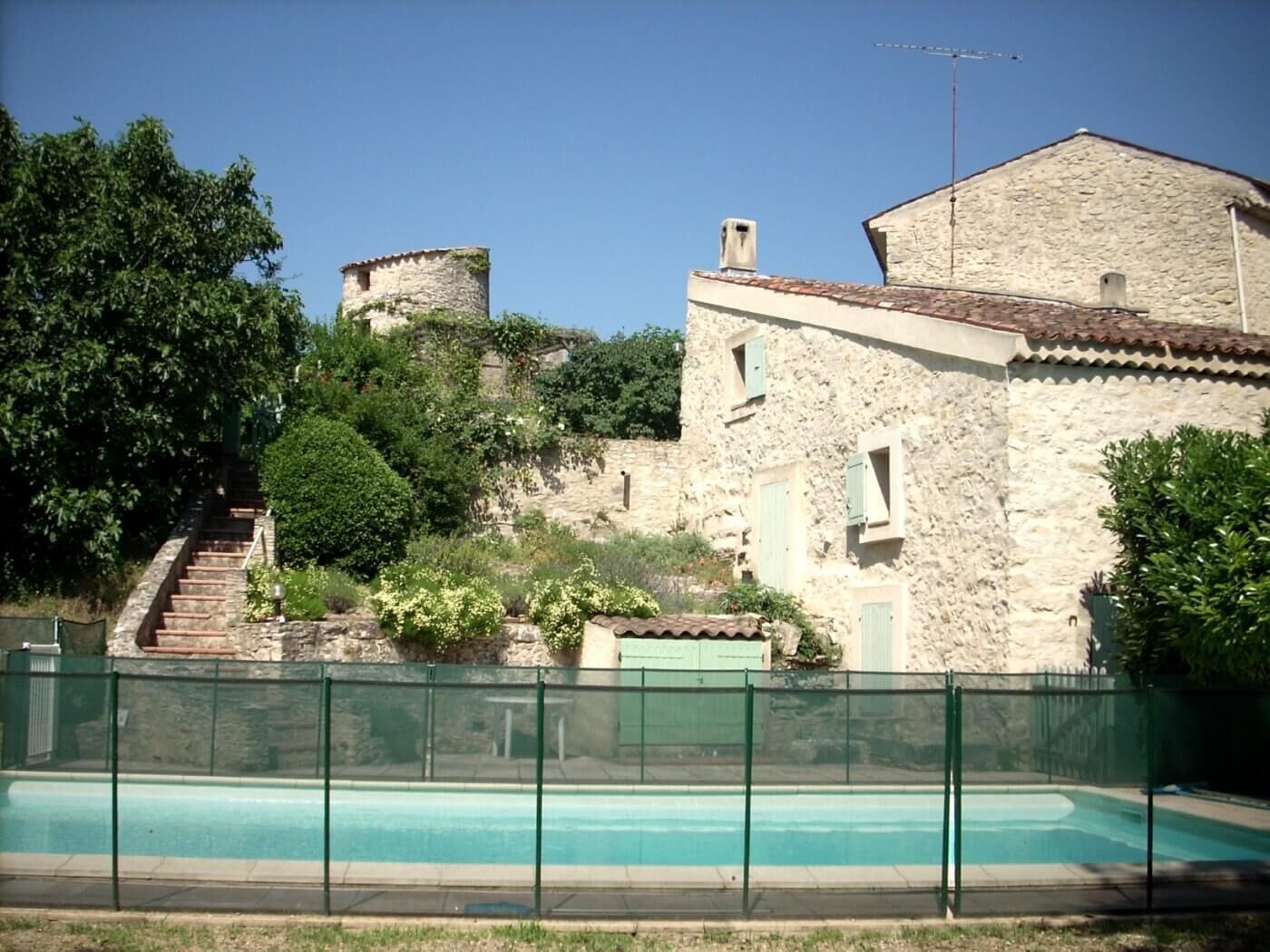 3 character cottages in Provence 11/13 people