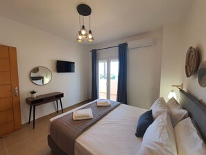 2 bedrooms, desk, iron/ironing board, free WiFi