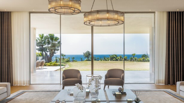 Villa presidencial | Minibar, caja de seguridad en la habitación, escritorio y wifi gratis