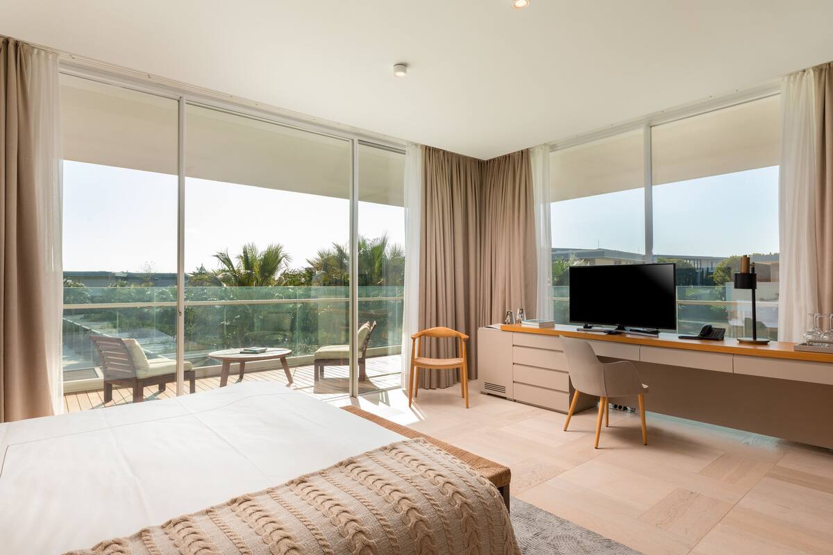 Deluxe Room | 迷你吧、客房内保险箱、办公桌、免费 WiFi