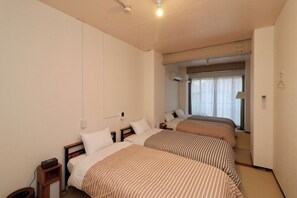 2 habitaciones, escritorio, tabla de planchar con plancha y wifi gratis