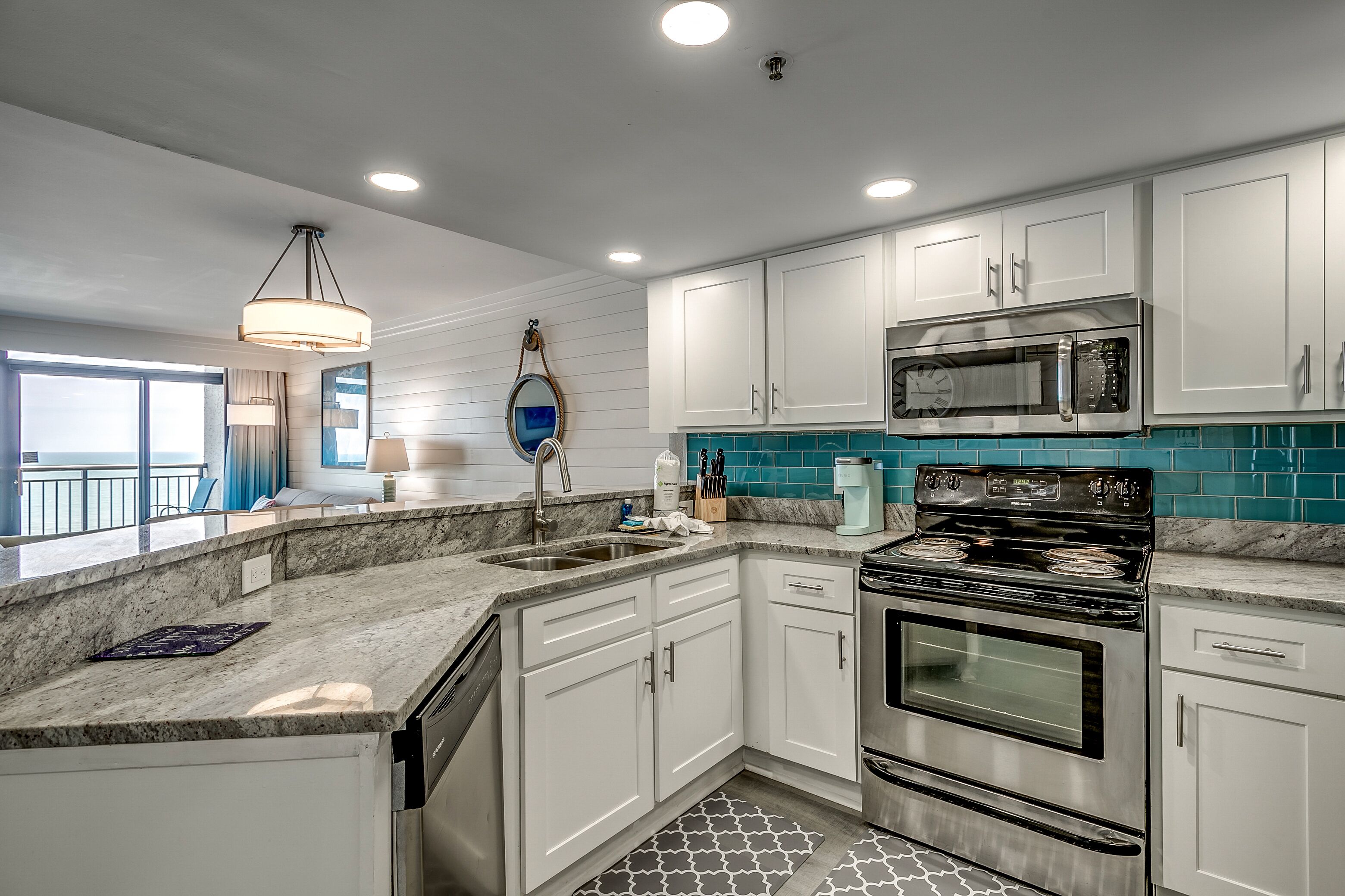 New Listing! Large Oceanfront 3 Bdrm (11th Floor) - by Luxury Beach Rentals