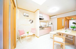 Dining - Awaji City Beautiful house right in front of the beach can accommodate 6 people  Free BBQ set re / Awaji Hyōgo (Awaji)