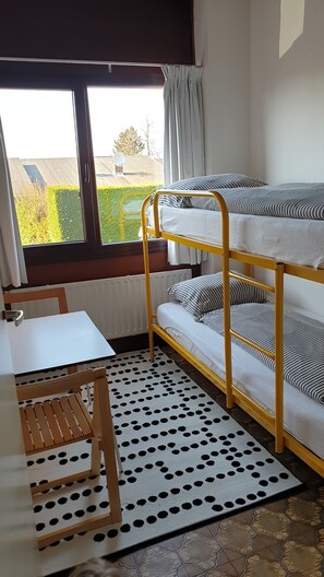 3 bedrooms, in-room safe, desk, travel crib