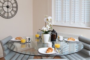 Cottage | Private kitchen | Fridge, dishwasher, electric kettle, toaster