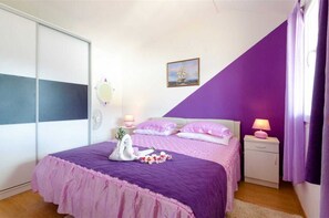 5 bedrooms, free WiFi, bed sheets