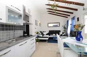 Kühlschrank, Mikrowelle, Ofen, Geschirrspüler