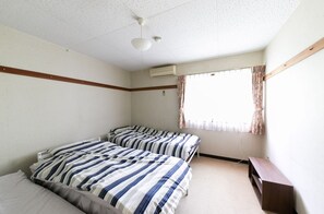 10 bedrooms, desk, free WiFi, bed sheets
