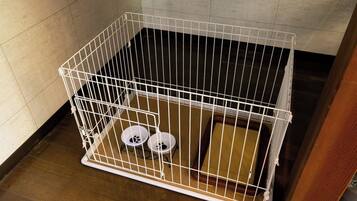 10 室のベッドルーム、デスク、WiFi (無料)、ベッドシーツ