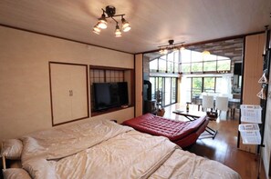 2 室のベッドルーム、デスク、WiFi (無料)、ベッドシーツ