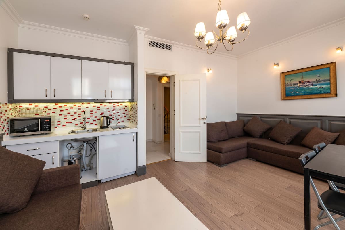 Family Apartment | 1 bedroom, in-room safe, blackout curtains, iron/ironing board