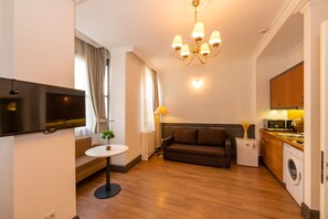 华丽公寓 | 客房内保险箱、遮光窗帘、熨斗/熨板、免费 WiFi