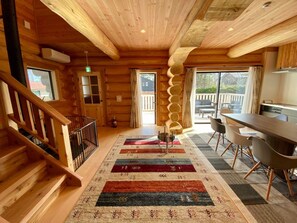 Interior - Over 500 years old A handcut log house made from / Kitasaku-gun Nagano (Kitasaku-gun)