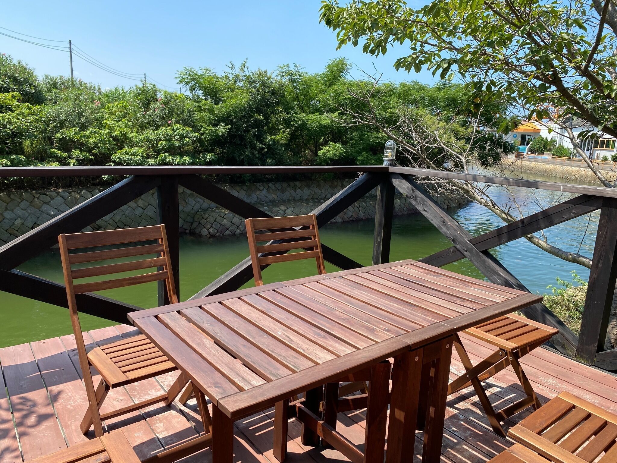 屋外ダイニングエリア