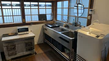 Fridge, microwave, stovetop, cookware/dishes/utensils