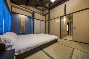 2 bedrooms, desk, iron/ironing board, Internet - Harmony with the tasteful beauty unique to an old  / Kyoto Kyōto (Kyoto)