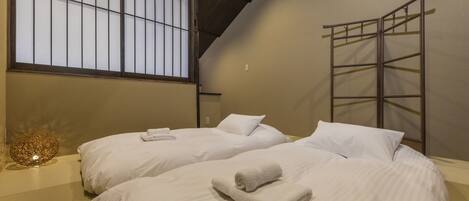 3 bedrooms, desk, iron/ironing board, free WiFi