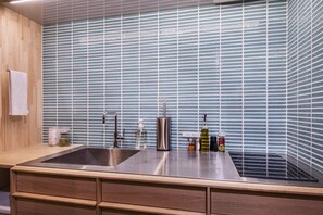 冰箱、微波炉、炉灶、厨具/餐具