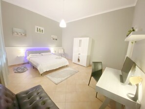 2 bedrooms, desk, iron/ironing board, WiFi