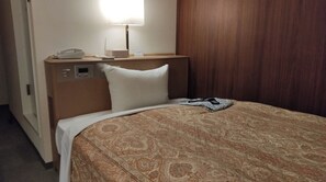 1 bedroom, desk, free WiFi, bed sheets