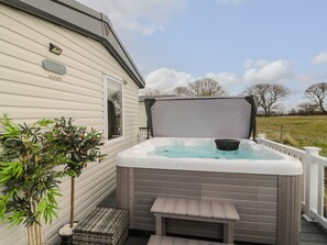 Cottage | Property grounds - Olives Place (Morpeth)