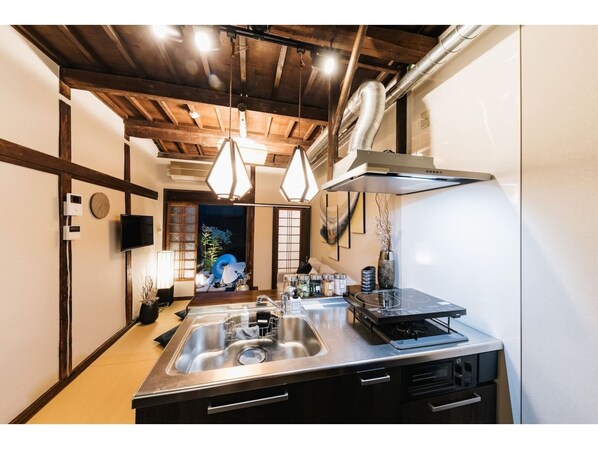 雪櫃、微波爐、爐具、廚房用具/餐具/器皿