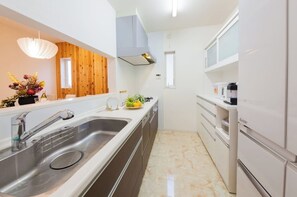 Fridge, microwave, stovetop, dishwasher - Up to 15 people party OK  3 stories new  High g - Rental of a whole building / Osaka Ōsaka (Osaka)