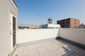 Terrace/patio - Up to 15 people party OK  3 stories new  High g - Rental of a whole building / Osaka Ōsaka (Osaka)