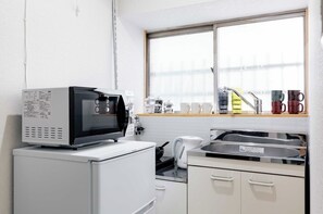 Fridge, microwave, stovetop, cookware/dishes/utensils