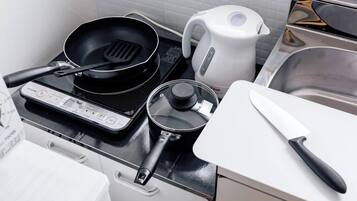 Fridge, microwave, stovetop, cookware/dishes/utensils