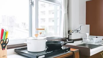 Fridge, microwave, stovetop, cookware/dishes/utensils