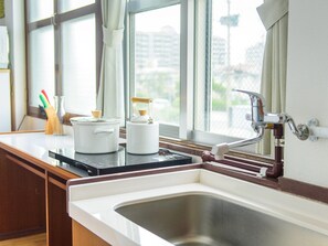 冰箱、微波炉、炉灶、厨具/餐具