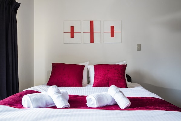 2 bedrooms, desk, iron/ironing board, free WiFi