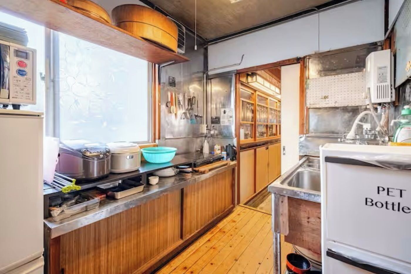 Fridge, microwave, stovetop, cookware/dishes/utensils