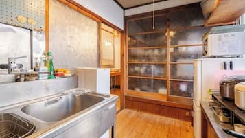 Fridge, microwave, stovetop, cookware/dishes/utensils