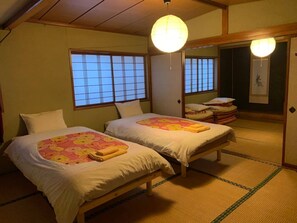 8 habitaciones, escritorio, tabla de planchar con plancha y wifi gratis 