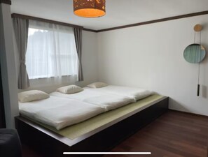 2 habitaciones, escritorio, tabla de planchar con plancha y wifi gratis