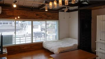 1 bedroom, desk, free WiFi, bed sheets