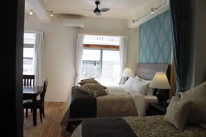 1 室のベッドルーム、デスク、アイロン /   アイロン台、WiFi (無料)