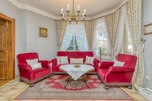 Family House, 2 Bedrooms, Fireplace (Treasure Of The Past) | Living room | TV, fireplace - Treasure Of The Past (Balatonrendes)